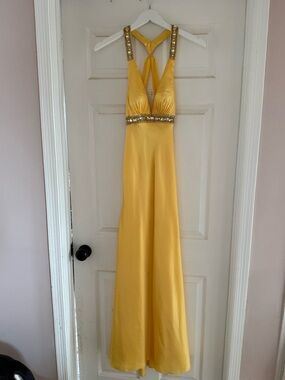 Faviana Yellow Halter Maxi Gown with Beaded Accents

Prom dress, evening gown